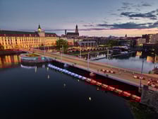 Fryderyki 2026. Iluminacja Mostu Uniwersyteckiego w związanych z wydarzeniem kolorach