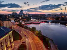 Fryderyki 2026. Iluminacja Mostu Uniwersyteckiego w związanych z wydarzeniem kolorach