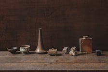 <p>Obiekty z ceramiki z Huba Studio - Jakub Ciemanowski i Piotr Kołakowski</p>