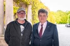 <p>Wojciech Smarzowski i Ryszard Kessler, wiceprezydent Wrocławia. Gala zakończenia Festiwali Reżyserii Filmowej i Aktorstwa Filmowego we Wrocławkskim Centrum Kongresowym</p>