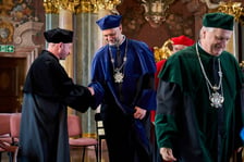 <p>Uroczystość przyznania Serhijowi Żadanowi tytułu doktora honoris causa Uniwersytetu Wrocławskiego</p>