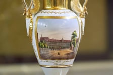 <p>Waza z obrazem Uniwersytetu Wrocławskiego</p>