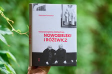 <p>Radosław Romaniuk, &bdquo;Nieskończona rozmowa. Nowosielski i R&oacute;żewicz&rdquo;, PIW</p>
