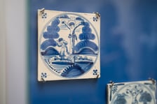 <p>Wystawa &bdquo;Płytki, flizy, tafelki. Ceramiczne intermezza&rdquo; do 30 września w holu i w skarbcu Muzeum Narodowego</p>
