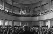 <p>Wykład Thomasa Manna filmowany w kościele w Wałbrzychu</p>