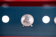 <p>Wystawa &bdquo;Medalierstwo 1700-1799 w zbiorach Muzeum Narodowego we Wrocławiu&rdquo; potrwa do 30 sierpnia &ndash; medal z okazji 76. urodzin oraz 50-lecia pracy we wrocławskiej radzie miejskiej na cześć Johanna Sigismunda von Haunolda (1634&ndash;1711)</p>