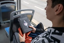 <p>Rozdawanie książek w BookTramie w ramach akcji Wrocław Czyta, 15.06.2026</p>