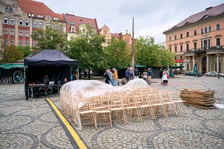 Na Placu Solnym już stanęła scena, na której odbywać się będą obchody VI Lwowskiego Dnia we Wrocławiu, 15.07.2026