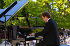<p>Koncert Chopinowski w Parku Południowym w niedzielę 9 sierpnia &ndash; gra Andrzej Wierciński</p>