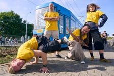 <p>Wrocławscy tancerze zapowiadają Polską Platformę Tańca specjalnym performansem</p>