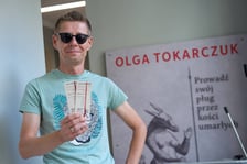 <p>Odbi&oacute;r wejści&oacute;wek na spotkanie z Olgą Tokarczuk we Wrocławskim Domu Literatury</p>