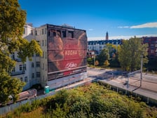 Mural serialowej Lalki we Wrocławiu, wrzesień 2026