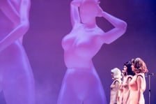 Próby do premiery „Deus sex machina. Czy roboty nas pokochają?” we Wrocławskim Teatrze Współczesnym