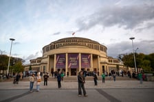 <p>Premiera nowej książki Olgi Tokarczuk: "Świata jest za dużo". Wrocław, 14.10.2026</p>