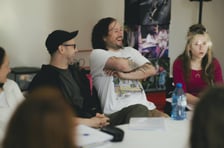 Zespół teatralny podczas próby do premiery „Krwawych godów” w Pantomimie, październik 2026