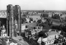 <p>Widok z wieży kościoła św. Krzyża, po lewej katedra, 1955</p>