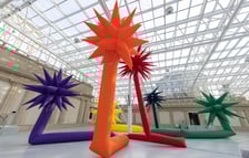 <p>Otto Piene, rzeźby powietrzne &bdquo;Długie gwiazdy&rdquo;, 2014</p>