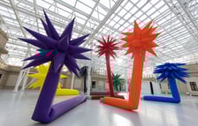 <p>Otto Piene, rzeźby powietrzne &bdquo;Długie gwiazdy&rdquo;, 2014</p>