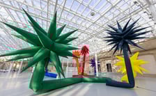 <p>Otto Piene, rzeźby powietrzne &bdquo;Długie gwiazdy&rdquo;, 2014</p>