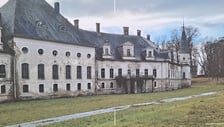 Pałac w Bożkowie, w którym kręcono "Dreszcze"