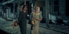 Kadr z filmu "Znachor" Netflixu. Na zdjęciu aktorzy: Ignacy Liss i Maria Kowalska