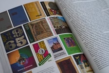 <p>Na zdjęciu strony z &bdquo;Kalendarza Wrocławskiego&rdquo; 2022. To prawdziwa encyklopedia wrocławska</p>