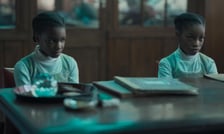 <p>Kadr z filmu Agnieszki Smoczyńskiej &bdquo;Silent Twins&rdquo;</p>