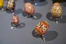 <p>Na zdjęciu pisanki na wystawie w Muzeum Etnograficznym, Oddziale Muzeum Narodowego&nbsp;</p>