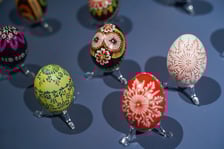 <p>Na zdjęciu pisanki na wystawie w Muzeum Etnograficznym, Oddziale Muzeum Narodowego&nbsp;</p>