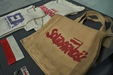 <p>Wystawa poświęcona modzie stanu wojennego i dekadzie lat 80. w Muzeum Narodowym we Wrocławiu</p>