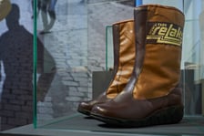 <p>Wystawa poświęcona modzie stanu wojennego i dekadzie lat 80. w Muzeum Narodowym we Wrocławiu</p>