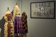 <p>Wystawa poświęcona modzie stanu wojennego i dekadzie lat 80. w Muzeum Narodowym we Wrocławiu</p>