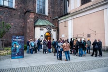 <p>Czytanie sensoryczne u Dominikan&oacute;w odbędzie się w kryptach pod kościołem, tu pr&oacute;ba generalna przed seansami 19 i 20 maja</p>
