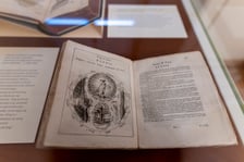 <p>Starodruki o alchemii na wystawie &bdquo;Przemiany i transmutacje&rdquo;</p>