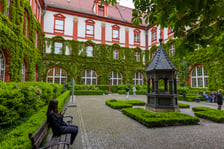 <p>Dziedziniec Ossolineum</p>