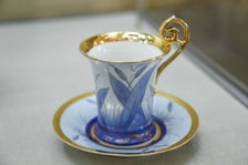 <p>Eksponaty na wystawie &bdquo;Śląsk: kraina porcelany&rdquo; w Starym Ratuszu. Obejrzymy je do końca grudnia 2023</p>