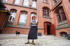 <p>Renata Dancewicz ze swoim psem</p>