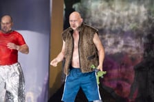 <p>Scena ze spektaklu &bdquo;Odyseja&rdquo; na podstawie Homera we Wrocławskim Teatrze Lalek</p>