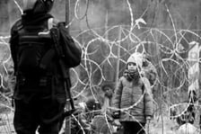 Kadr z filmu "Zielona granica" Agnieszki Holland