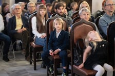 <p>Uroczystość wręczenia stypendi&oacute;w artystycznych w Sali Wielkiej ratusza</p>