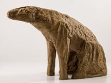 <p>Magdalena Abakanowicz, Figura z cyklu Mutanty</p>