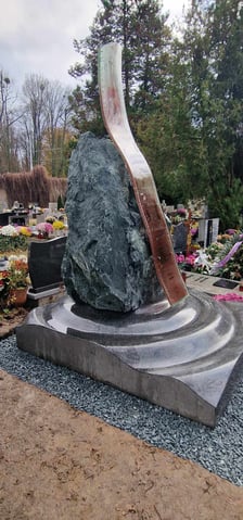 Pomnik nagrobny reżysera Sylwestra Chęcińskiego na cmentarzu Grabiszyńskim