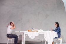 <p>Scena ze spektaklu &bdquo;Dramat rodzaju męskiego&rdquo; w reżyserii Marcina Libera&nbsp;</p>