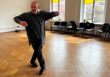 Seniorzy - uczestnicy warsztatów aktorskich w ramach Wrocławskiego Filmowego Centrum Seniora