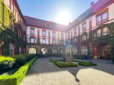 <p>Wirydarz Zakładu Narodowego im. Ossolińskich</p>