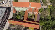 <p>Wirydarz Muzeum Architektury</p>
