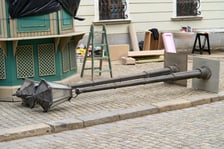 Na Ostrowie Tumskim stanęła scenografia - Wrocław zamienił się w niemieckie miasto z lat 30. XX wieku