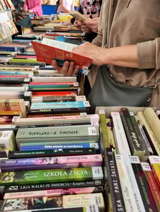 <p>Giełda Książki Bibliotecznej w Dolnośląskiej Bibliotece Publicznej w rynku (pod numerem 58)</p>