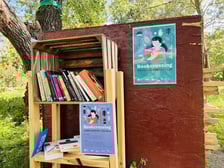 <p>Punkt bookcrossingowy&nbsp; w Chillout na Gaju</p>