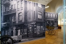 Wystawa "Czas pochwycony" w Ossolineum. Na fotogramach możemy zobaczyć ulice przedwojennego Wrocławia